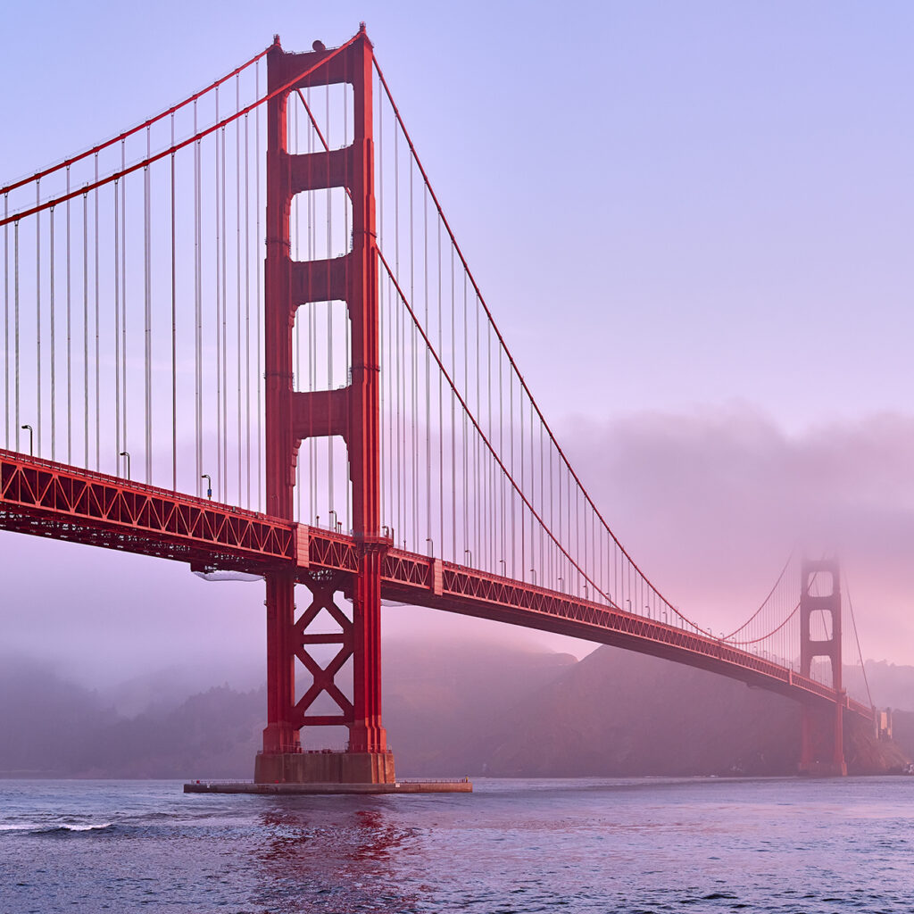 bridging-differences-golden gate bridge as a symbol of building trust and the power of mediation in relationships